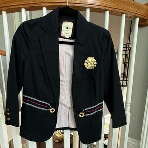 Elegant Navy Blue Blazer with Gold Brooch